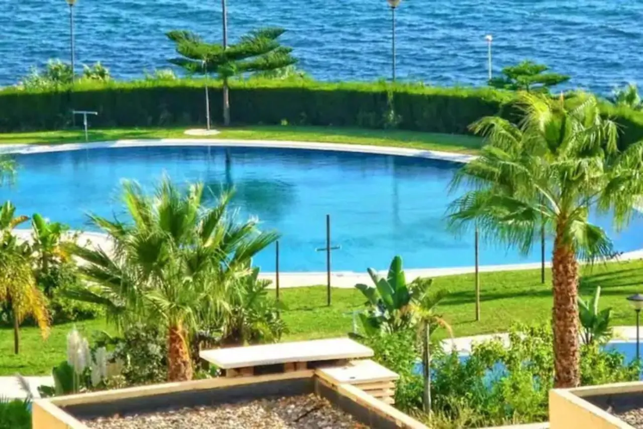 Apartment Beachfront Complex El Coloso Views,Pools,Parking Benalmadena Costa Spain