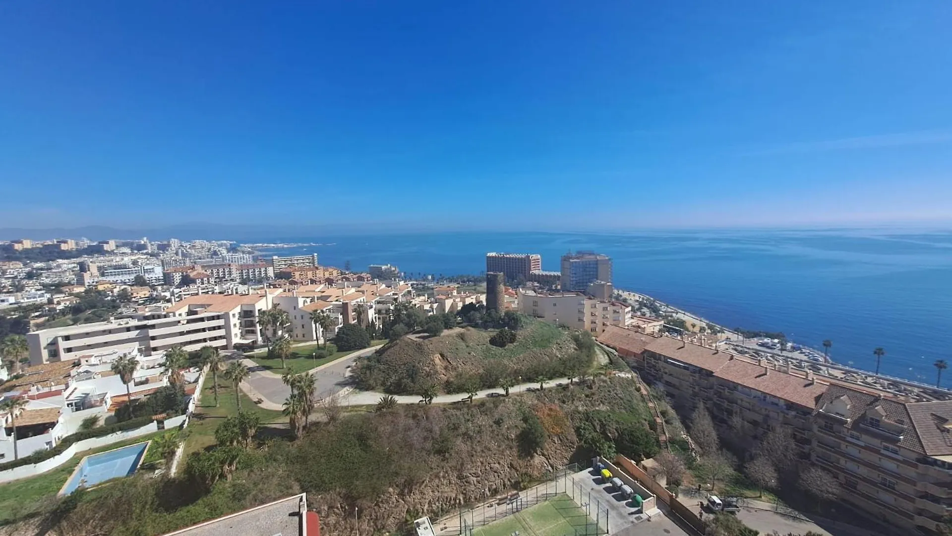 Apartment Beachfront Complex El Coloso Views,Pools,Parking Benalmadena Costa