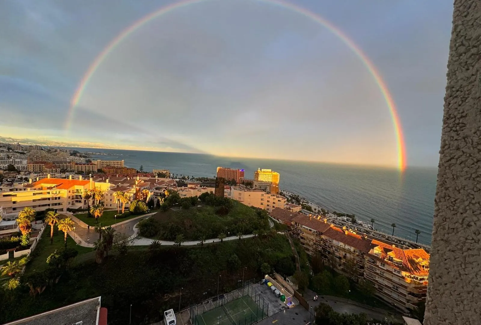 Beachfront Complex El Coloso Views,Pools,Parking Benalmadena Costa Apartment